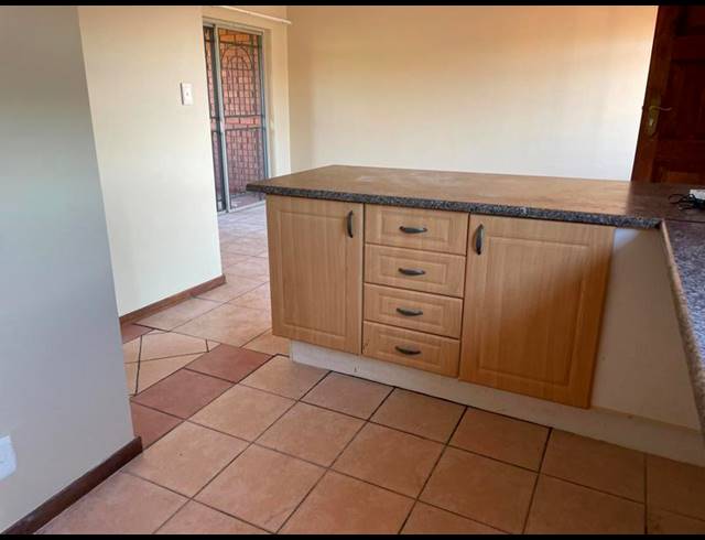 2 BEDROOM PROPERTY TO RENT IN MOOIKLOOF RIDGE ESTATE